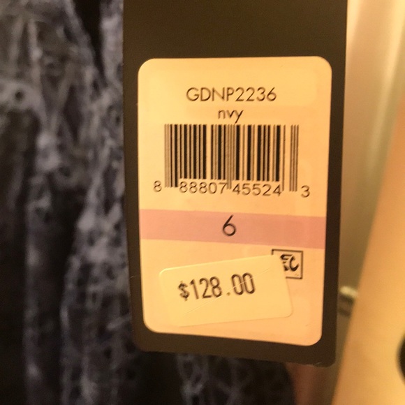 NWT Guess Women’s Dress. - Picture 6 of 6
